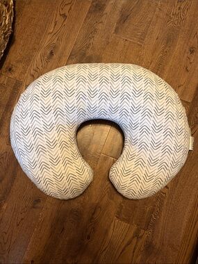 Boppy Neutral Chevron Nursing Pillow - Gray & White